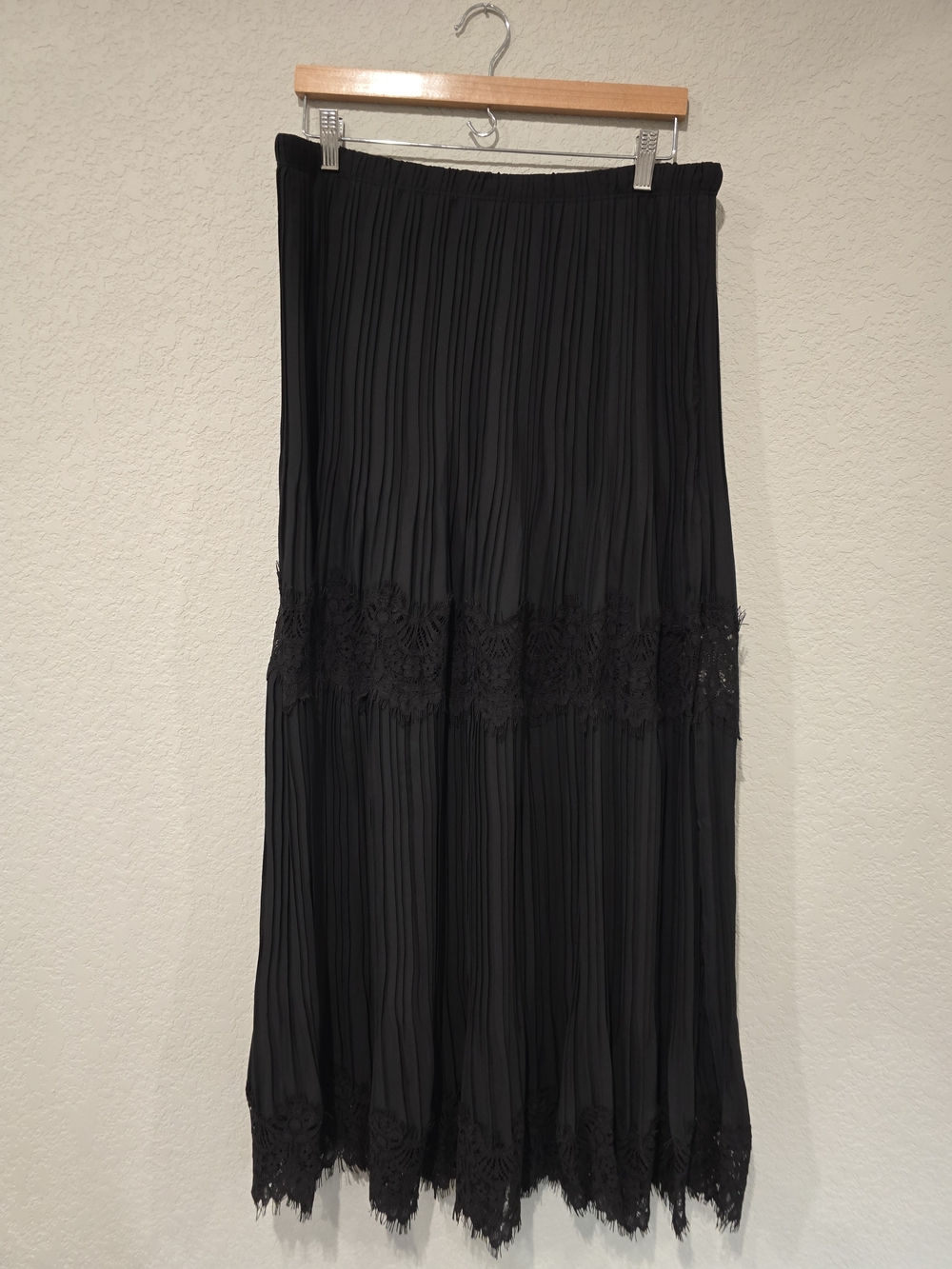 Max Studuo Specialty Black Pleated Maxi Skirt with Lace Insets